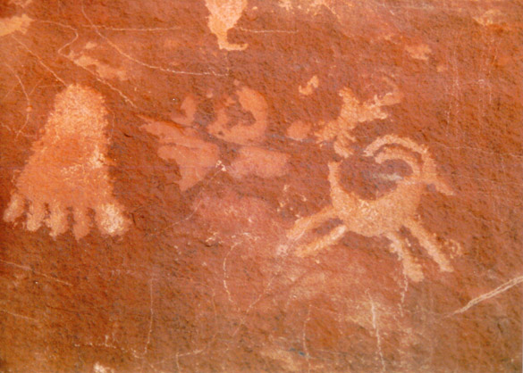 ValleyOfFirePetroglyphs1.jpg