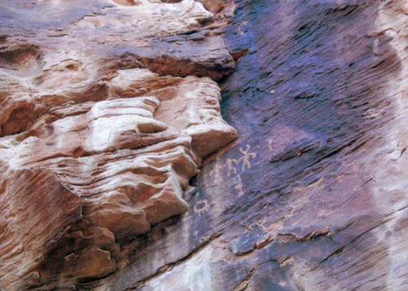 ValleyOfFirePetroglyphs3.jpg