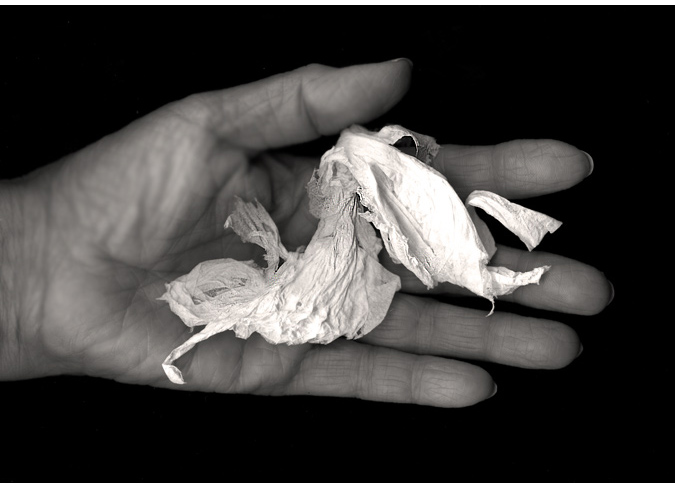 hand_with_tissue2